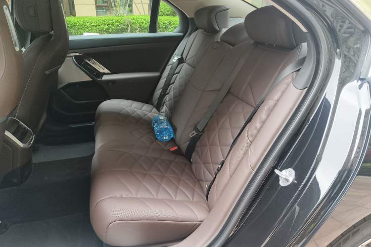 Used BMW 7 Series 2023 735Li Luxury Package Left Rear Seat