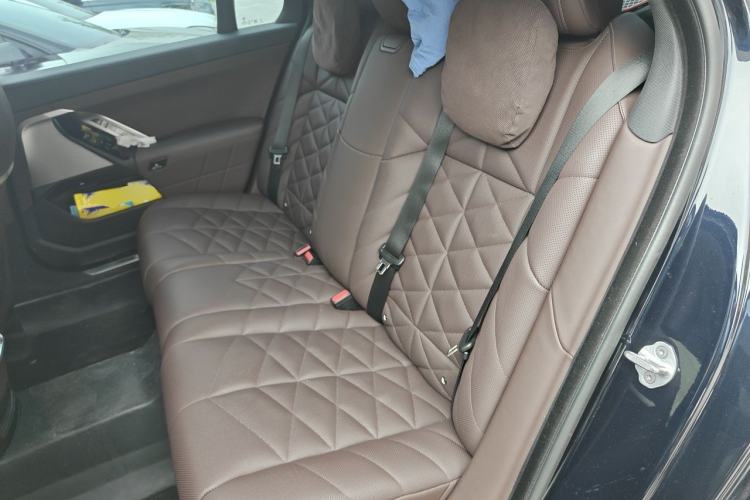 Used BMW 7 Series 2023 735Li M Sport Package Left Rear Seat