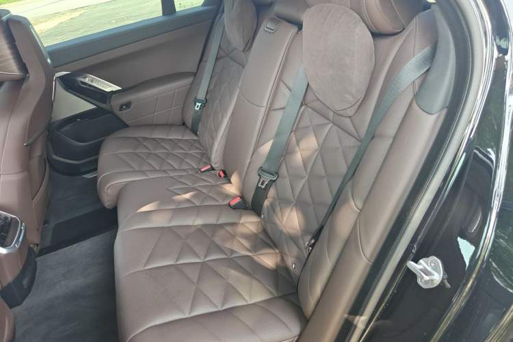 Used BMW 7 Series 2023 740Li Leading Model M Sport Package Left Rear Seat
