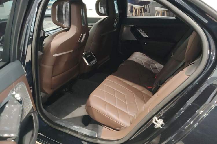 Used BMW 7 Series 2023 740Li Luxury Edition with Premium Package Left Rear Seat