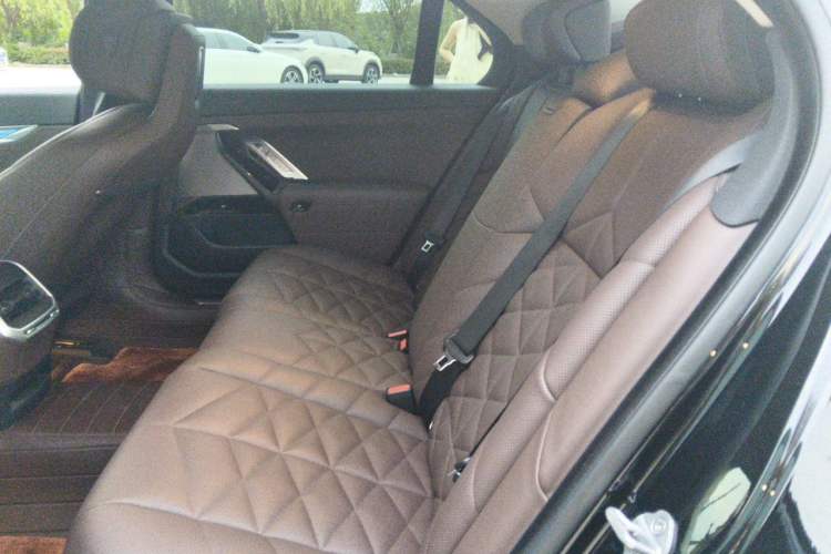 Used BMW 7 Series 2023 735Li M Sport Package Left Rear Seat
