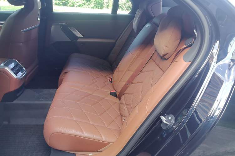 Used BMW 7 Series 2023 740Li Luxury Edition with Premium Package Left Rear Seat