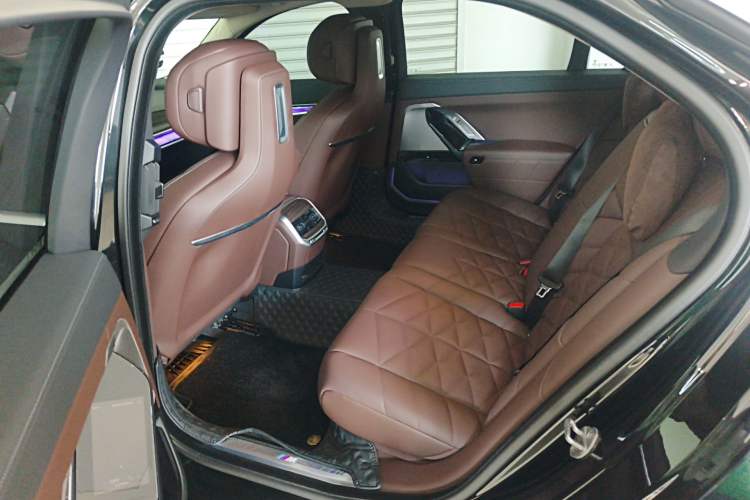 Used BMW 7 Series 2023 735Li M Sport Package Left Rear Seat