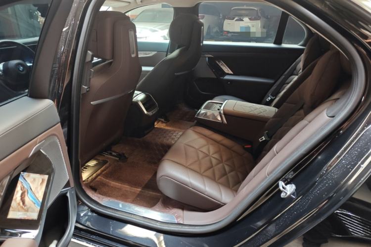 Used BMW 7 Series 2023 735Li Luxury Package Left Rear Seat