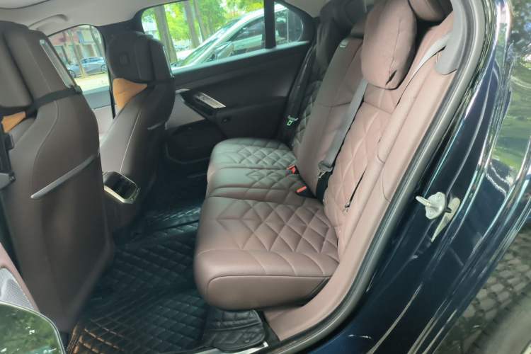 Used BMW 7 Series 2023 735Li M Sport Package Left Rear Seat