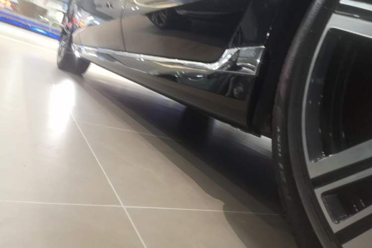 Used BMW 7 Series 2023 Restyled 740Li Luxury Edition M Sport Package Left Side Sill