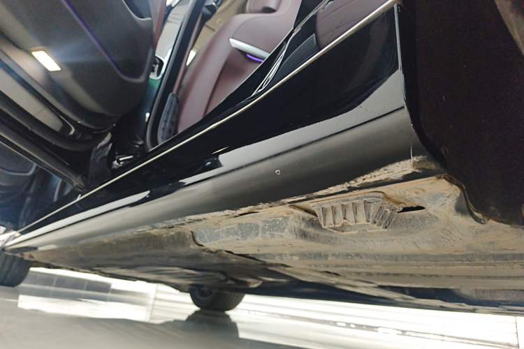 Used BMW 7 Series 2023 735Li M Sport Package Left Side Sill