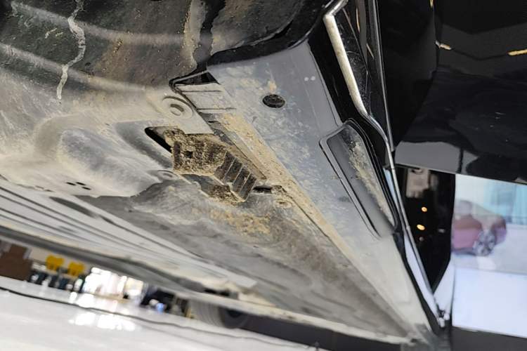Used BMW 7 Series 2023 735Li Luxury Package Left Side Sill