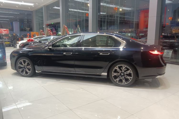 Used BMW 7 Series 2023 735Li Luxury Package Left Side