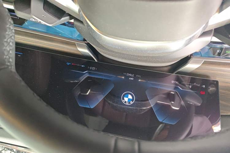 Used BMW 7 Series 2023 735Li M Sport Package Odometer Close Up