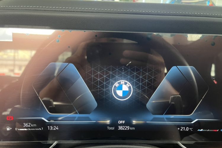 Used BMW 7 Series 2023 735Li M Sport Package Odometer Close Up