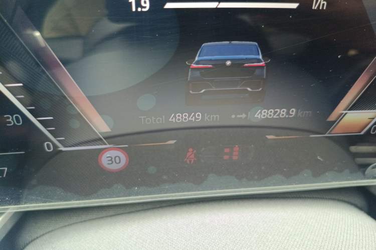 Used BMW 7 Series 2023 735Li M Sport Package Odometer Close Up
