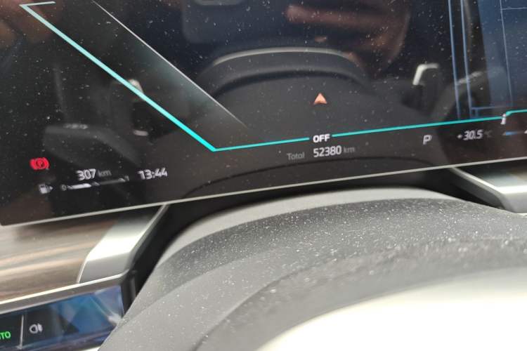 Used BMW 7 Series 2023 735Li M Sport Package Odometer Close Up