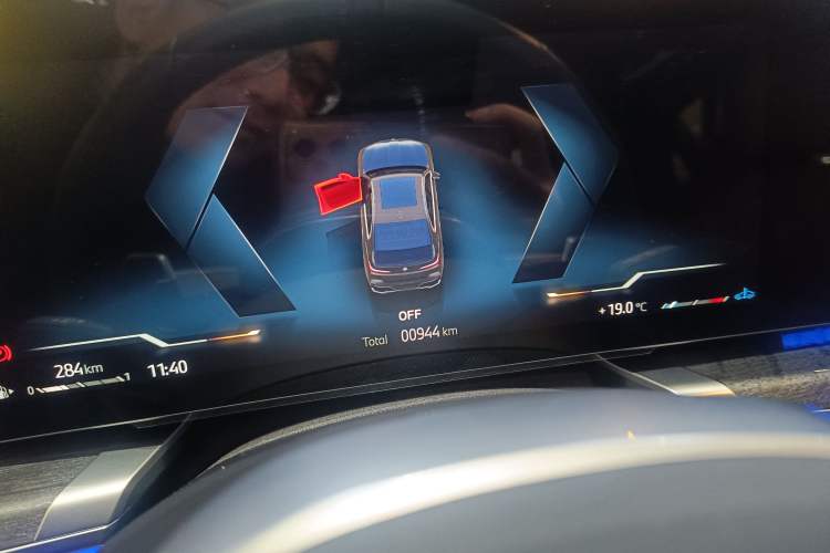 Used BMW 7 Series 2023 740Li Luxury Edition M Sport Package Odometer Close Up