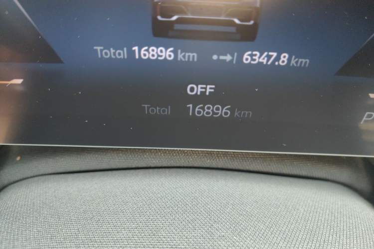 Used BMW 7 Series 2023 735Li M Sport Package Odometer Close Up