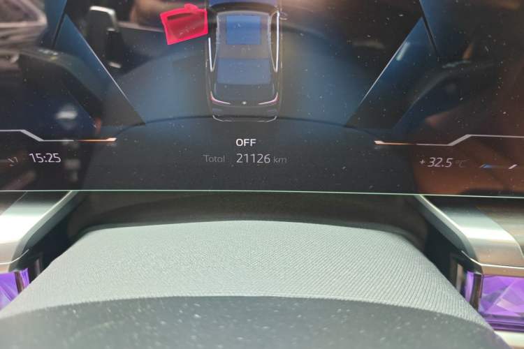 Used BMW 7 Series 2023 735Li M Sport Package Odometer Close Up