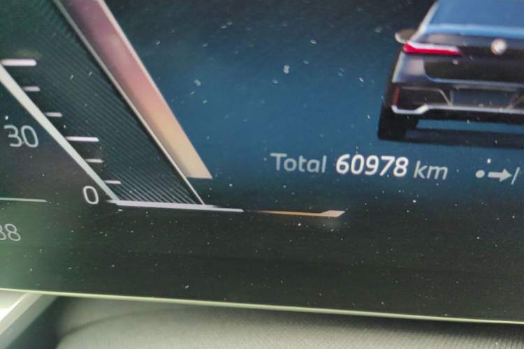 Used BMW 7 Series 2023 735Li M Sport Package Odometer Close Up