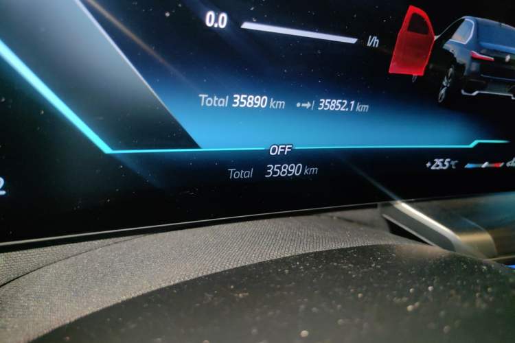Used BMW 7 Series 2023 735Li M Sport Package Odometer Close Up