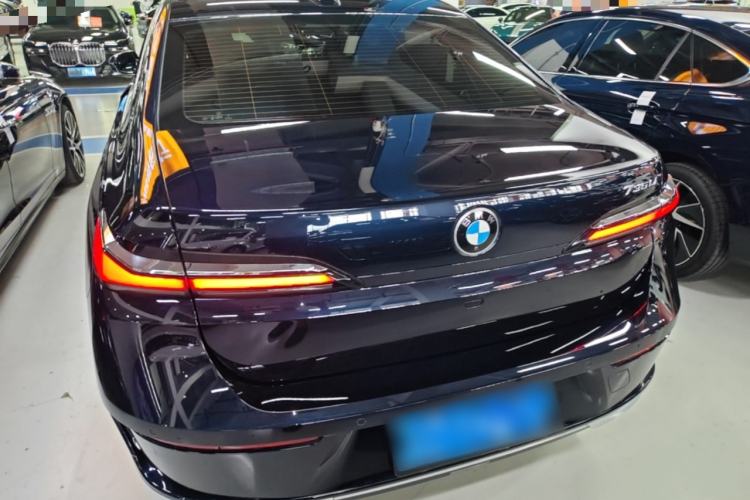 Used BMW 7 Series 2023 735Li Luxury Package Rear