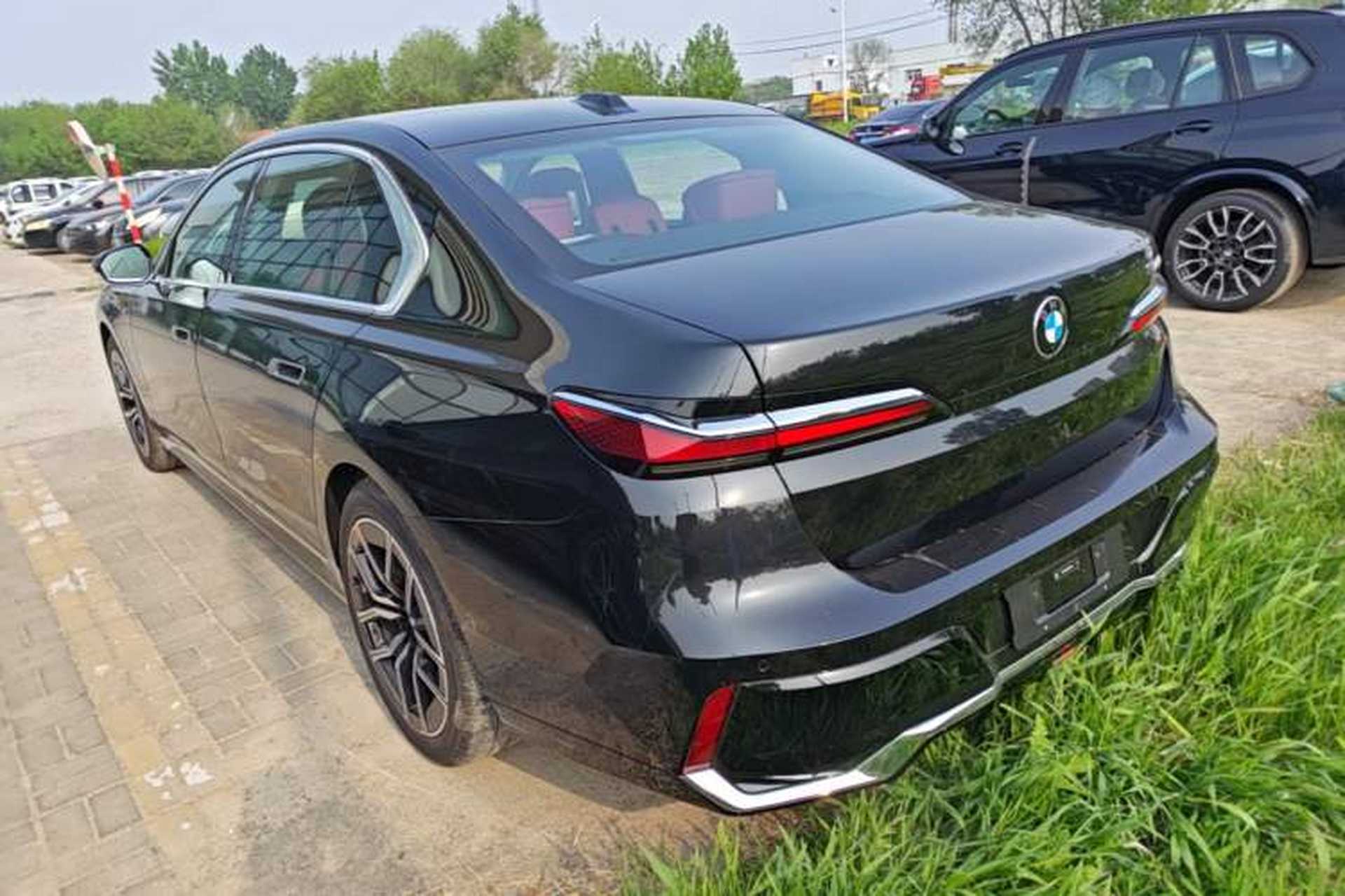 Used BMW 7 Series 2023 735Li M Sport Package Rear Left 45 Deg
