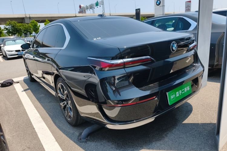 Used BMW 7 Series 2023 735Li Luxury Package Rear Left 45 Deg