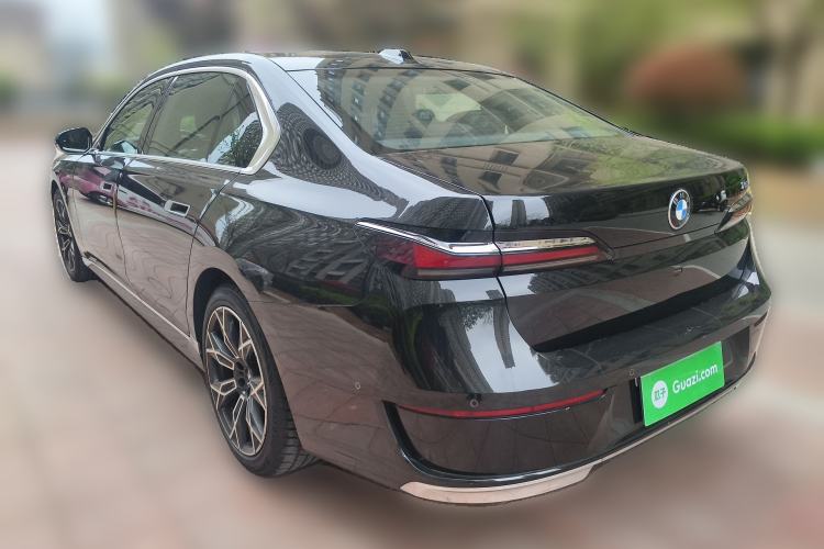 Used BMW 7 Series 2023 735Li Luxury Package Rear Left 45 Deg