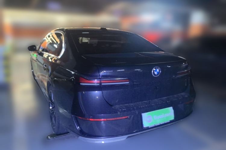 Used BMW 7 Series 2023 735Li Luxury Package Rear Left 45 Deg