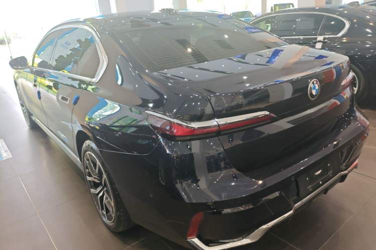 Used BMW 7 Series 2023 735Li M Sport Package Rear Left 45 Deg