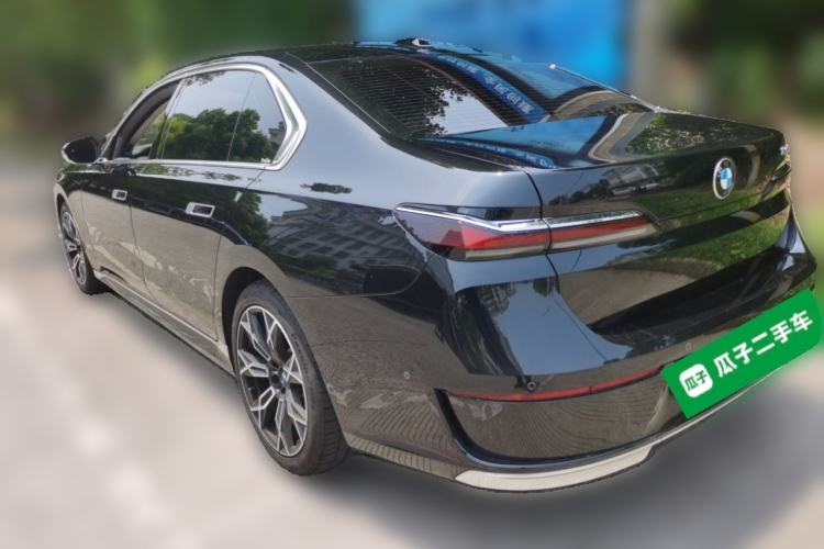 Used BMW 7 Series 2023 735Li Luxury Package Rear Left 45 Deg