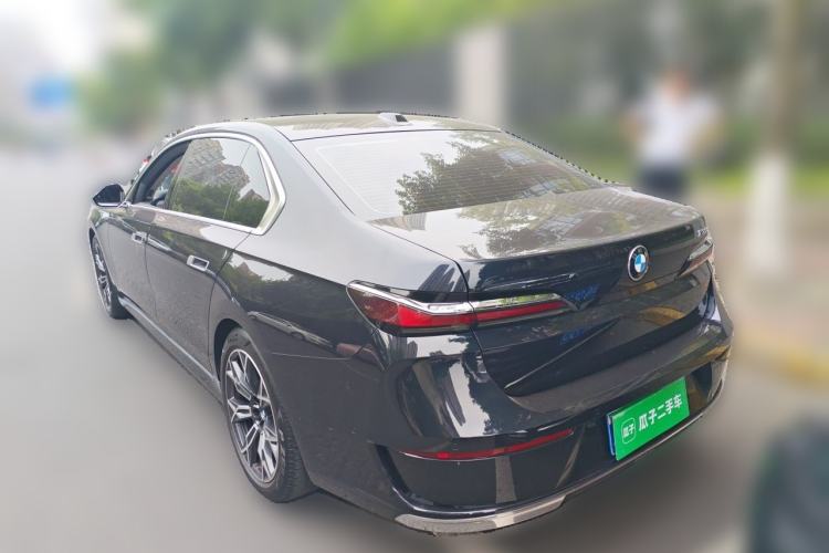Used BMW 7 Series 2023 735Li Luxury Package Rear Left 45 Deg