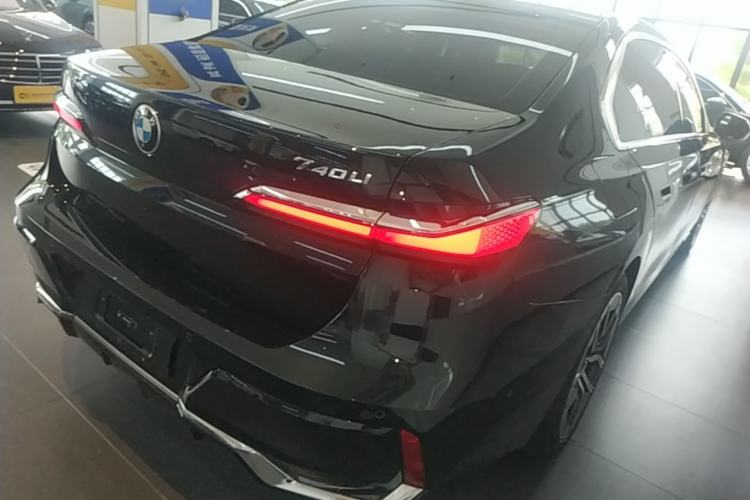 Used BMW 7 Series 2023 735Li M Sport Package Rear Right 45 Deg