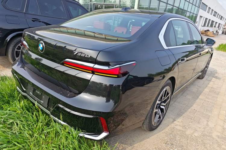 Used BMW 7 Series 2023 735Li M Sport Package Rear Right 45 Deg