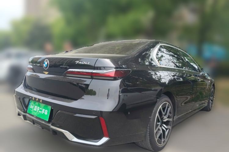 Used BMW 7 Series 2023 735Li M Sport Package Rear Right 45 Deg