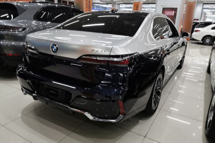 Used BMW 7 Series 2023 735Li M Sport Package Rear Right 45 Deg