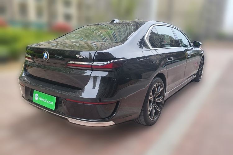 Used BMW 7 Series 2023 735Li Luxury Package Rear Right 45 Deg