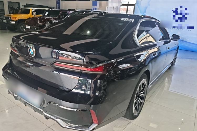 Used BMW 7 Series 2023 735Li M Sport Package Rear Right 45 Deg