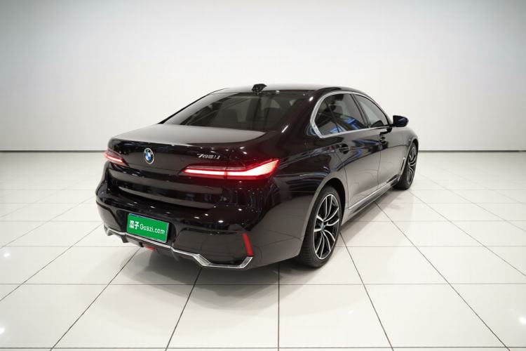 Used BMW 7 Series 2023 735Li M Sport Package Rear Right 45 Deg