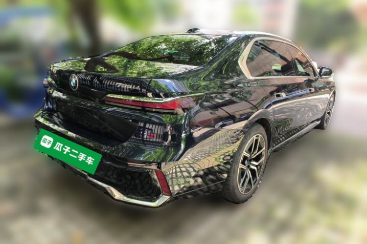 Used BMW 7 Series 2023 735Li M Sport Package Rear Right 45 Deg