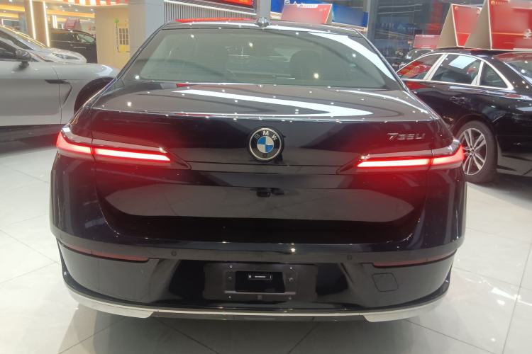Used BMW 7 Series 2023 735Li Luxury Package Rear