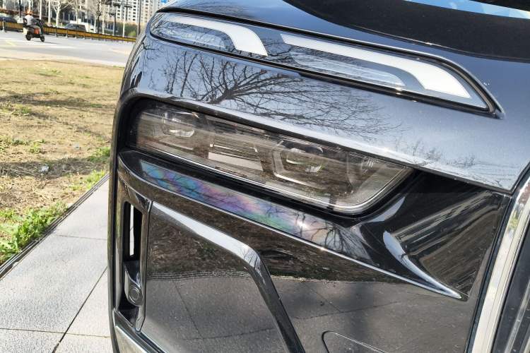 Used BMW 7 Series 2023 735Li M Sport Package Right Front Headlight