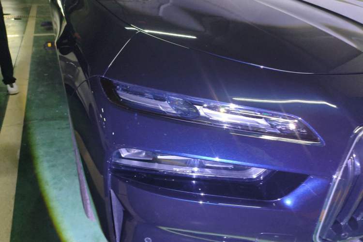 Used BMW 7 Series 2023 740Li Luxury Edition with Premium Package Right Front Headlight