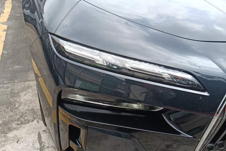 Used BMW 7 Series 2023 740Li Luxury Edition M Sport Package Right Front Headlight