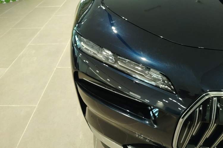 Used BMW 7 Series 2023 740Li Luxury Edition with Premium Package Right Front Headlight
