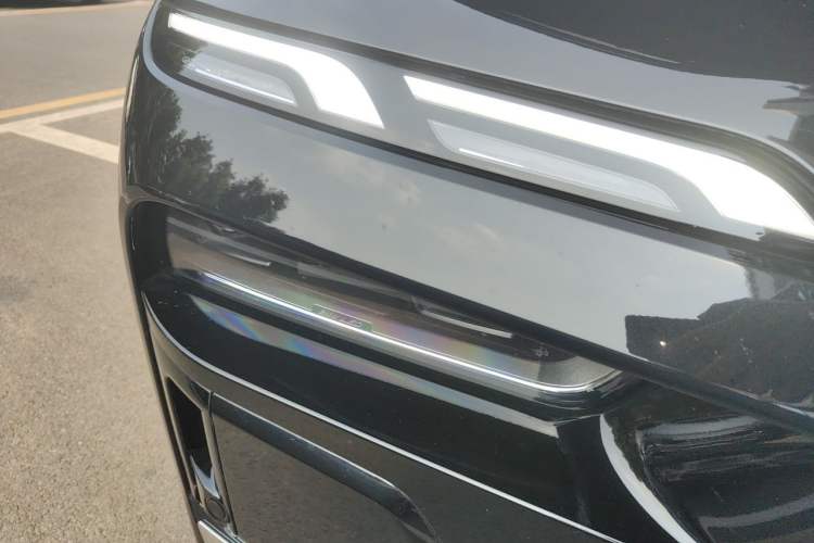 Used BMW 7 Series 2023 735Li M Sport Package Right Front Headlight