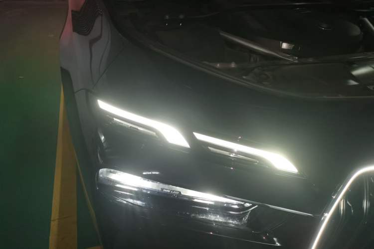 Used BMW 7 Series 2023 735Li Luxury Package Right Front Headlight