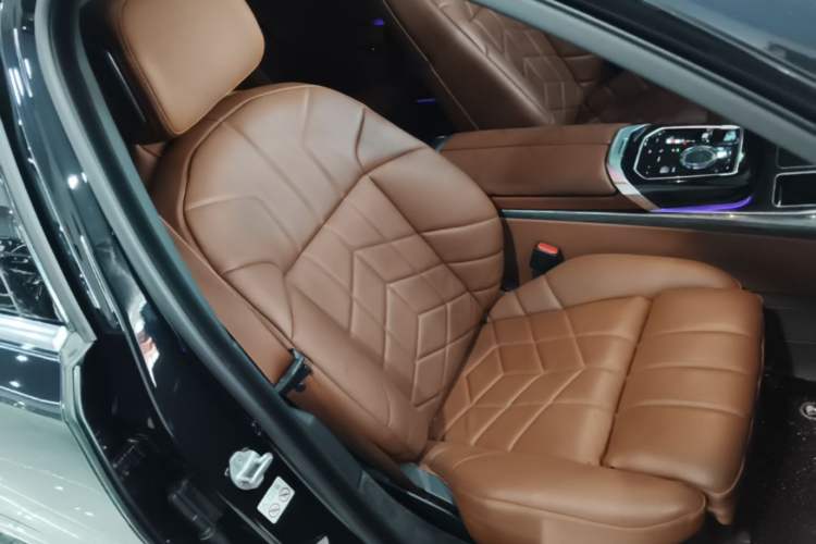 Used BMW 7 Series 2023 Restyled 740Li Luxury Edition M Sport Package Right Front Seat