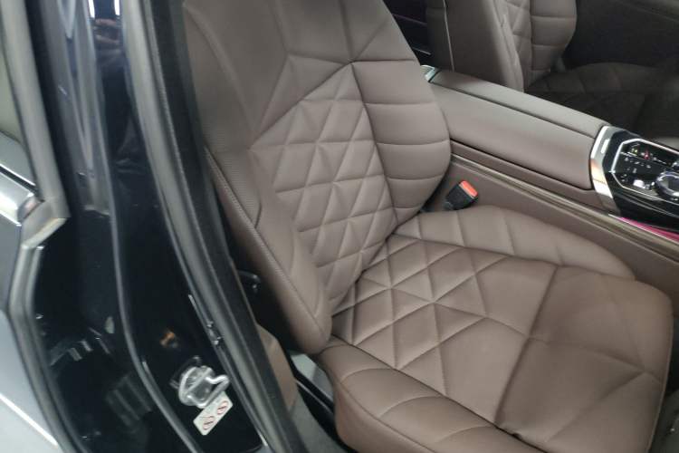 Used BMW 7 Series 2023 740Li Leading Model M Sport Package Right Front Seat
