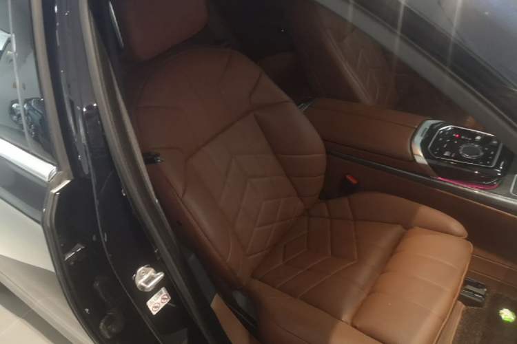 Used BMW 7 Series 2023 Restyled 740Li Luxury Edition M Sport Package Right Front Seat