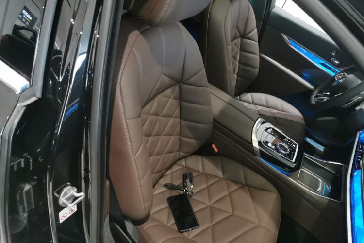 Used BMW 7 Series 2023 735Li M Sport Package Right Front Seat