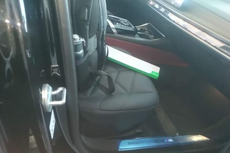 Used BMW 7 Series 2023 735Li M Sport Package Right Front Seat